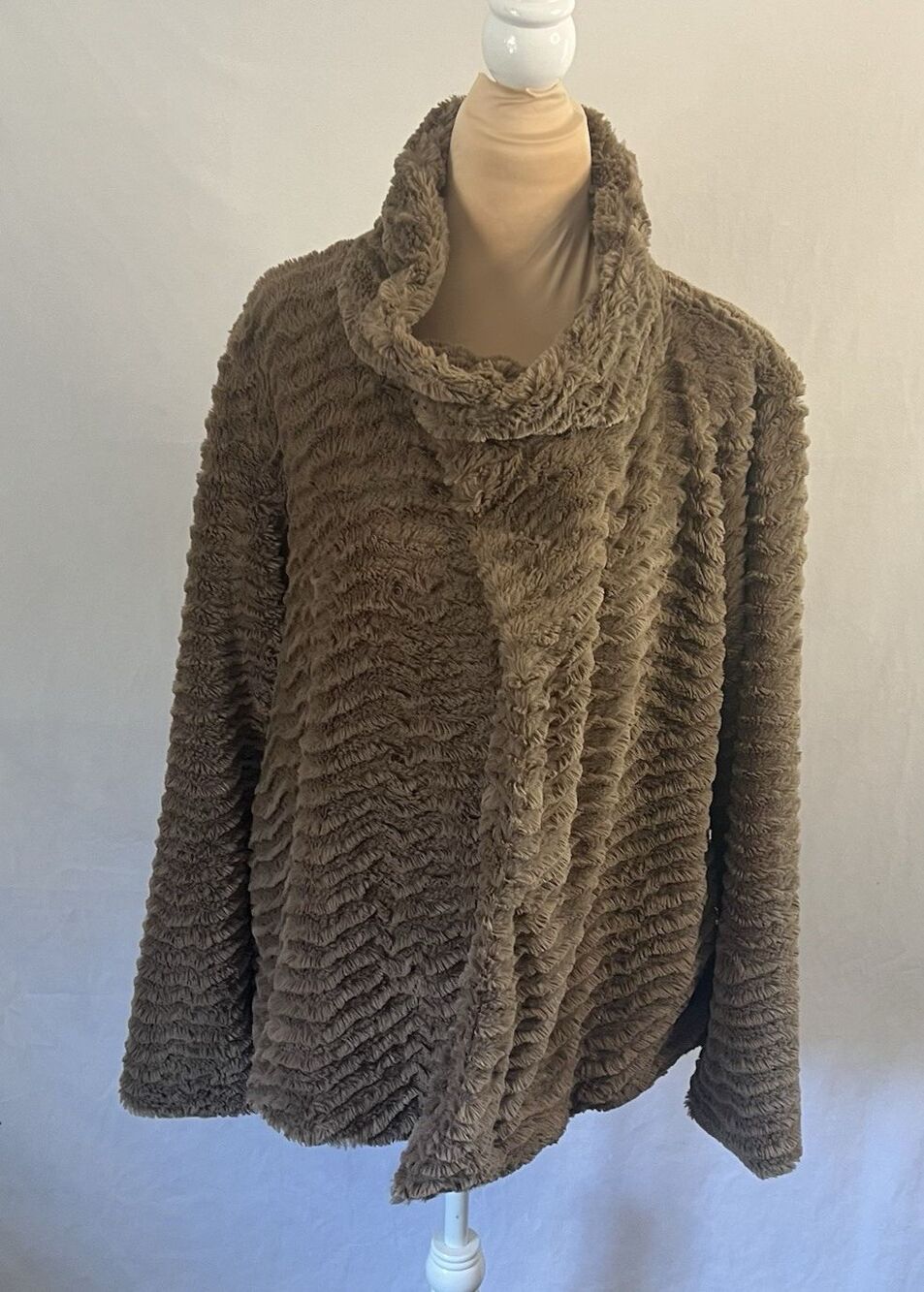 Patagonia  Pelage Jacket tan/ brown fur/ fleece  Cozy Full Zip LARGE